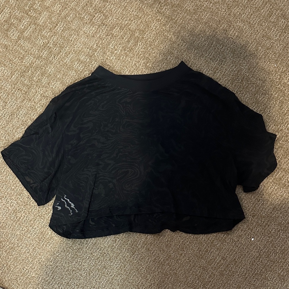 Lululemon Women’s Black Sheer Animal Print Crop Top Short Sleeve